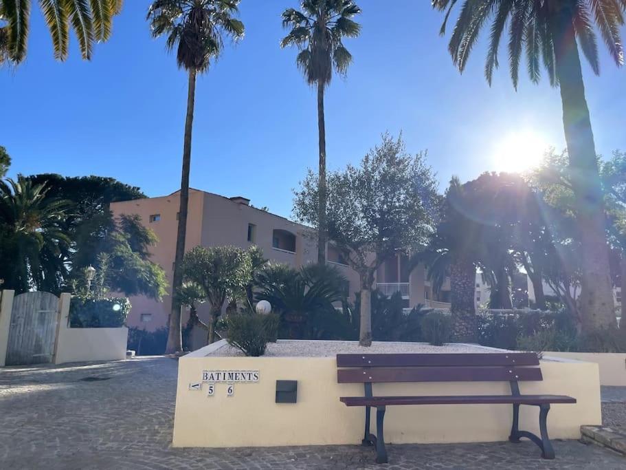 Appartement Vue Mer, 5Min A Pied De La Plage, Parking Prive Vallauris Exterior photo