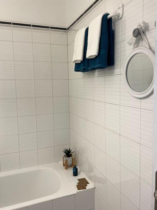 Appartement Vue Mer, 5Min A Pied De La Plage, Parking Prive Vallauris Exterior photo
