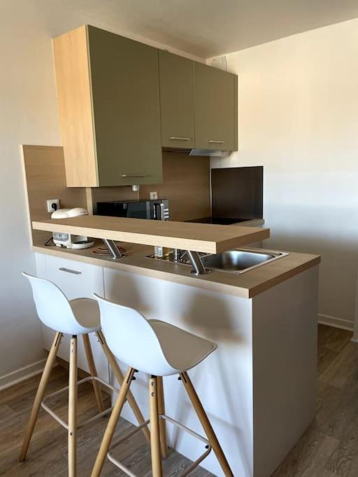 Appartement Vue Mer, 5Min A Pied De La Plage, Parking Prive Vallauris Exterior photo